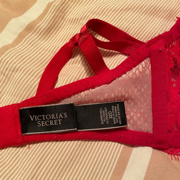 Red Lace Bombshell Victoria Secret Bra 32D - Picture 5 of 6